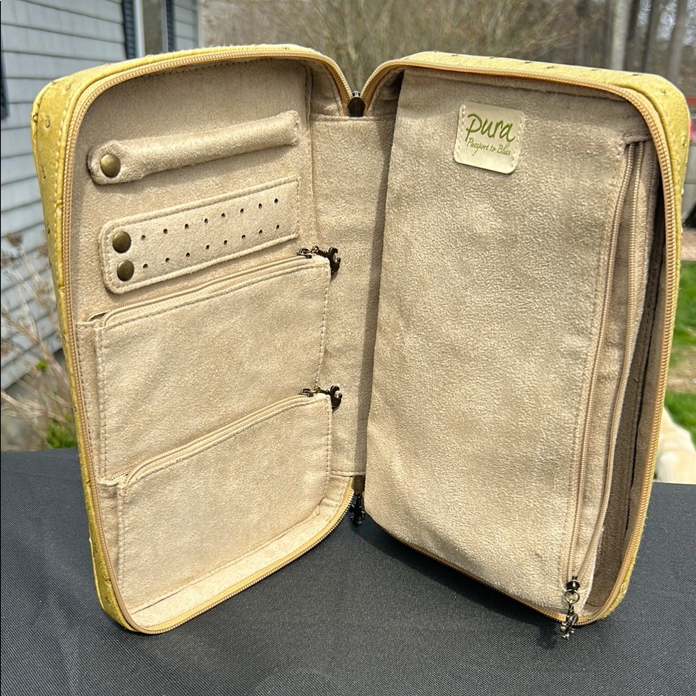 Pura passport to bliss travel bag